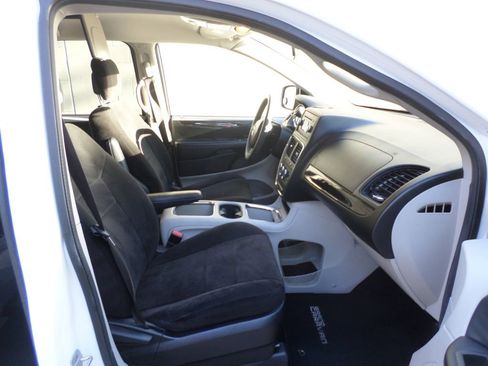 Used 2012 Dodge Grand Caravan SXT image 10