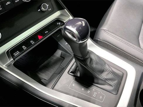 Certified 2025 Audi Q3 2.0T Premium w/ Convenience Package image 13