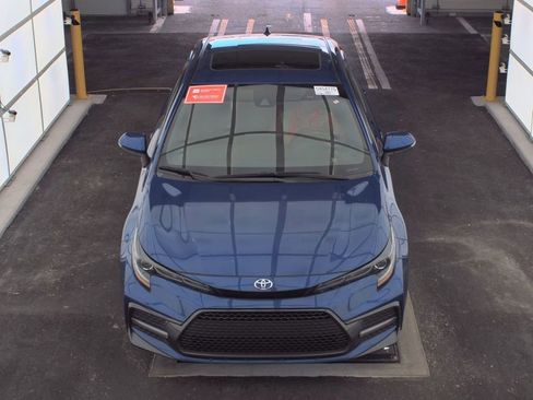 Used 2022 Toyota Corolla SE w/ SE Premium Package image 2