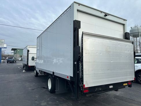 Used 2024 Ford E-350 and Econoline 350 Super Duty image 5