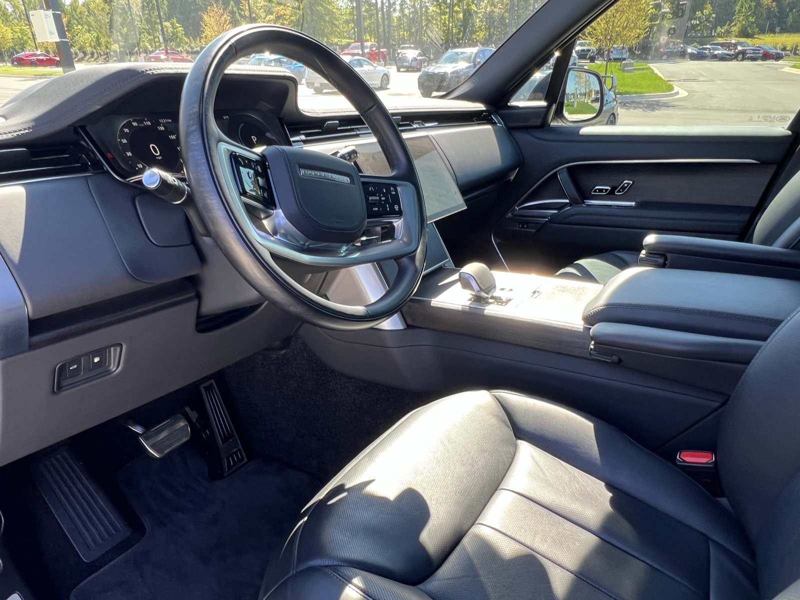 Used 2025 Land Rover Range Rover SE AWD/4WD image 16