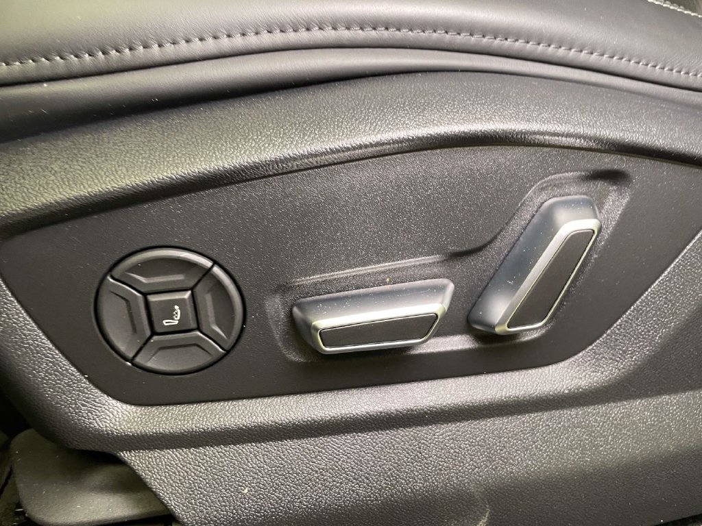 Certified 2025 Audi Q8 Prestige AWD/4WD image 17