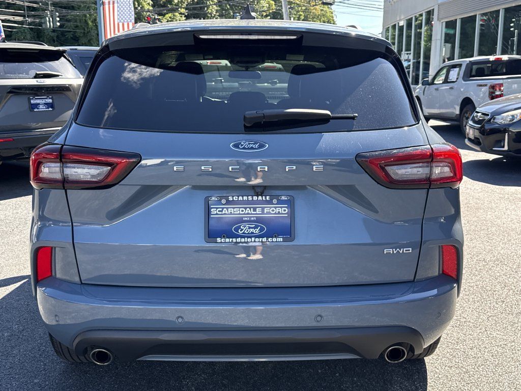 Used 2023 Ford Escape ST-Line w/ Tech Pack #1 AWD/4WD image 5
