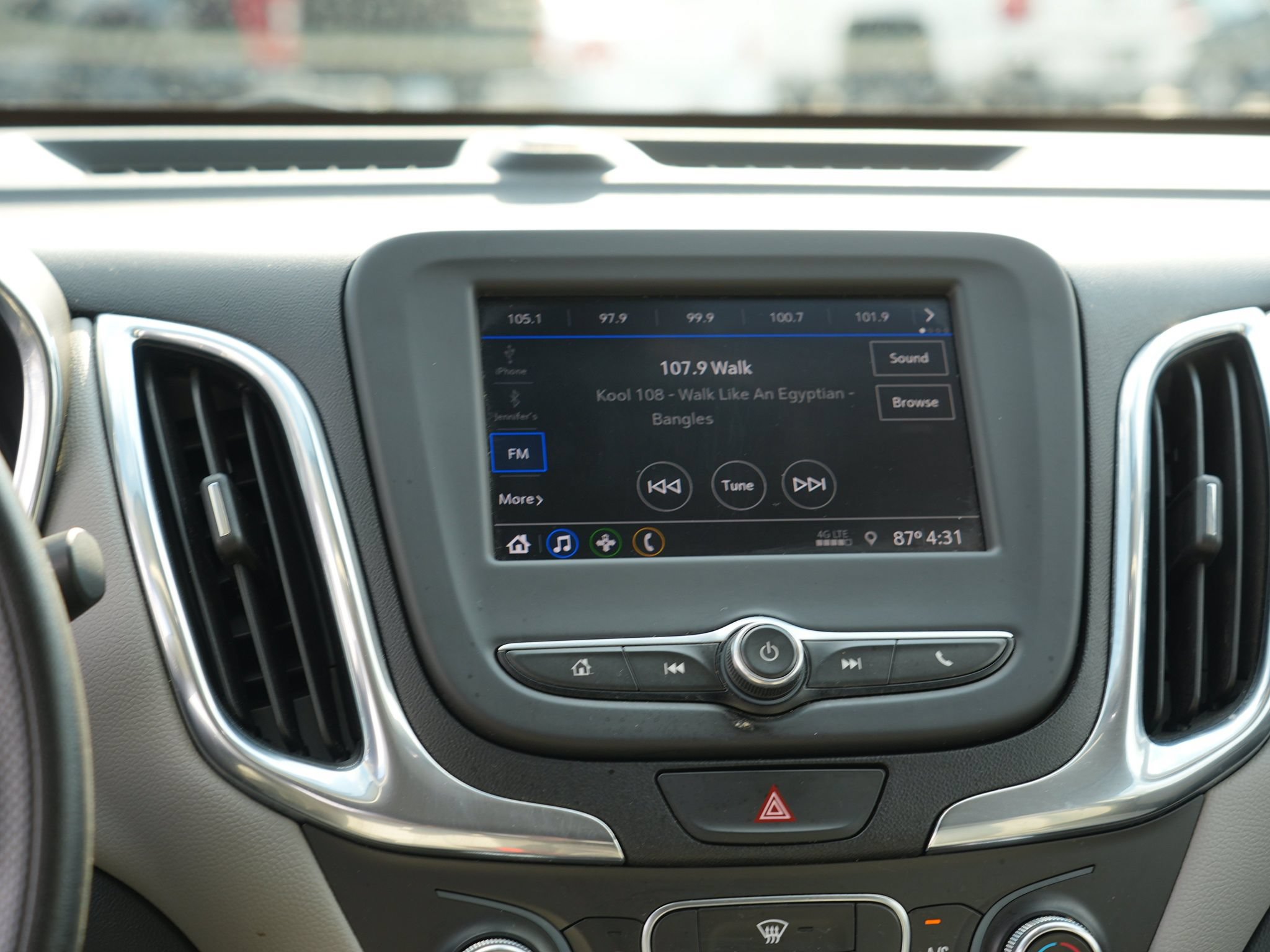 Used 2020 Chevrolet Equinox LS AWD/4WD image 21