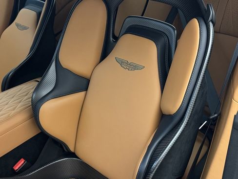 Used 2025 Aston Martin DB12 image 14
