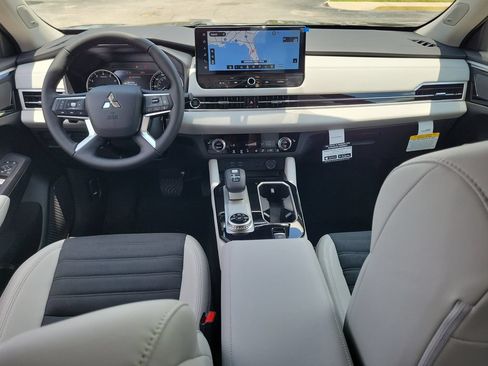 New 2026 Mitsubishi Outlander SE FWD image 11