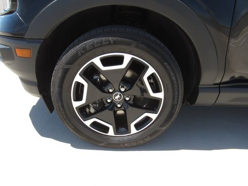 Used 2023 Ford Bronco Sport Outer Banks w/ Tech Package AWD/4WD image 4