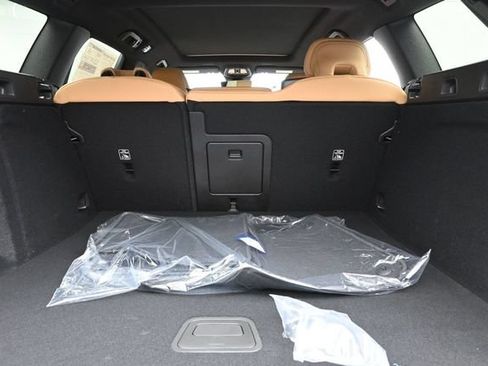 New 2026 Volvo V60 B5 Cross Country Ultra w/ Climate Package AWD/4WD image 32