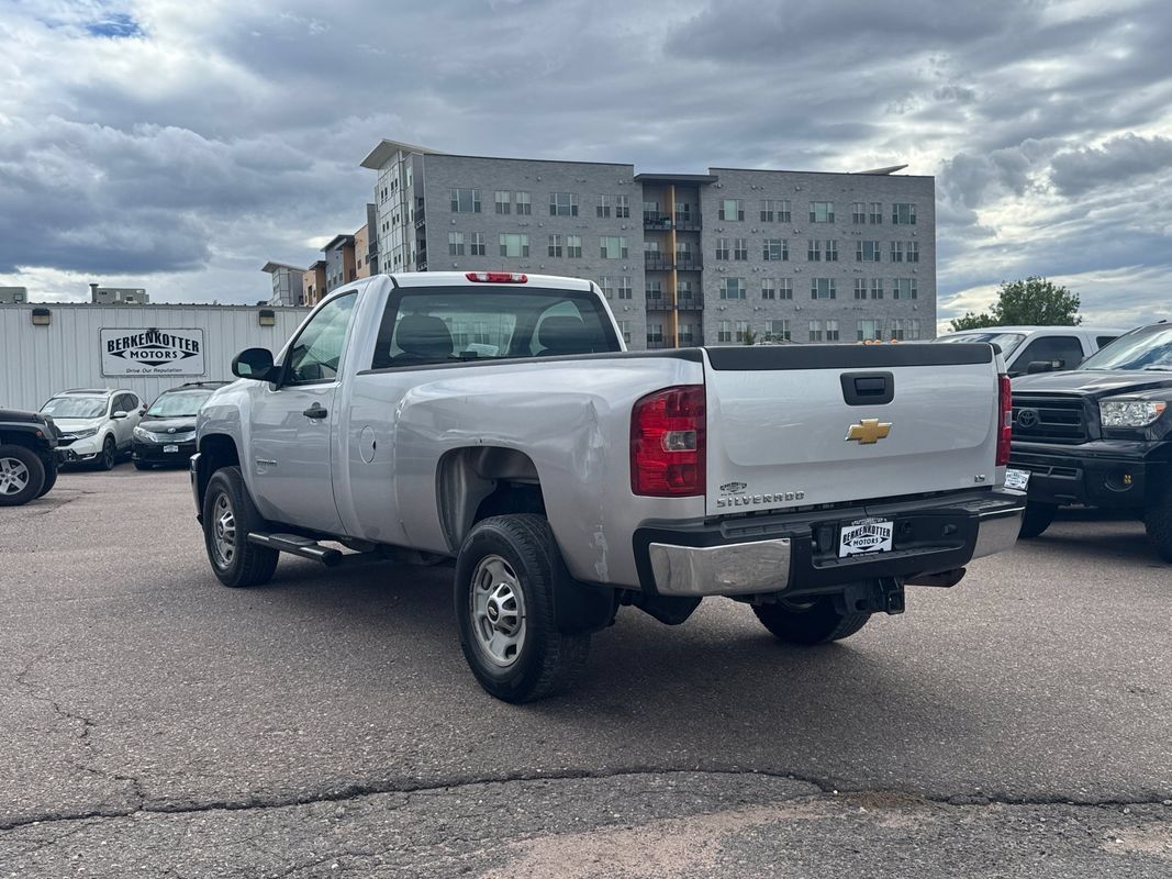 Used 2013 Chevrolet Silverado 2500 W/T AWD/4WD image 5