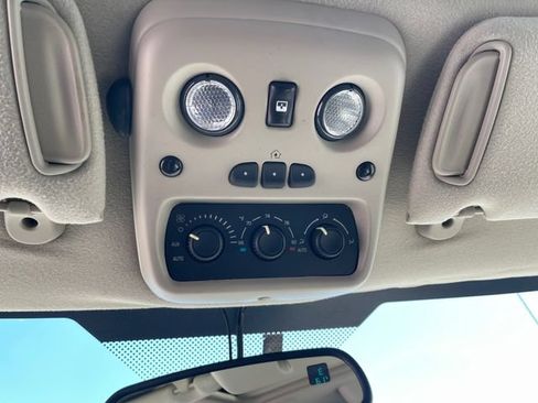 Used 2005 Chevrolet Suburban LT w/ Preferred Equipment Group AWD/4WD image 19