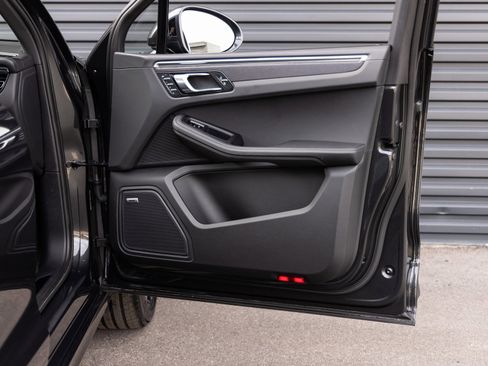 Certified 2023 Porsche Macan GTS w/ Premium Package Plus image 32