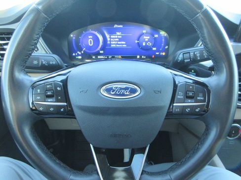 Used 2022 Ford Escape Titanium image 25