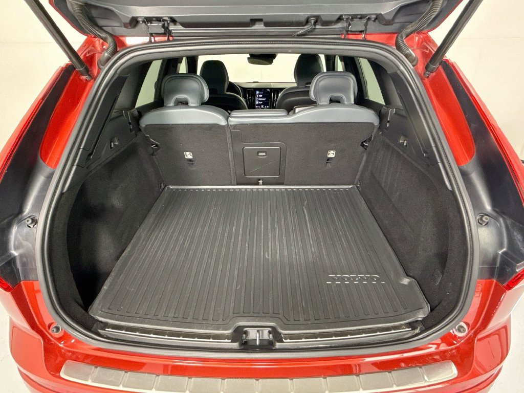 Used 2021 Volvo XC60 T5 R-Design w/ Protection Package Premier AWD/4WD image 28
