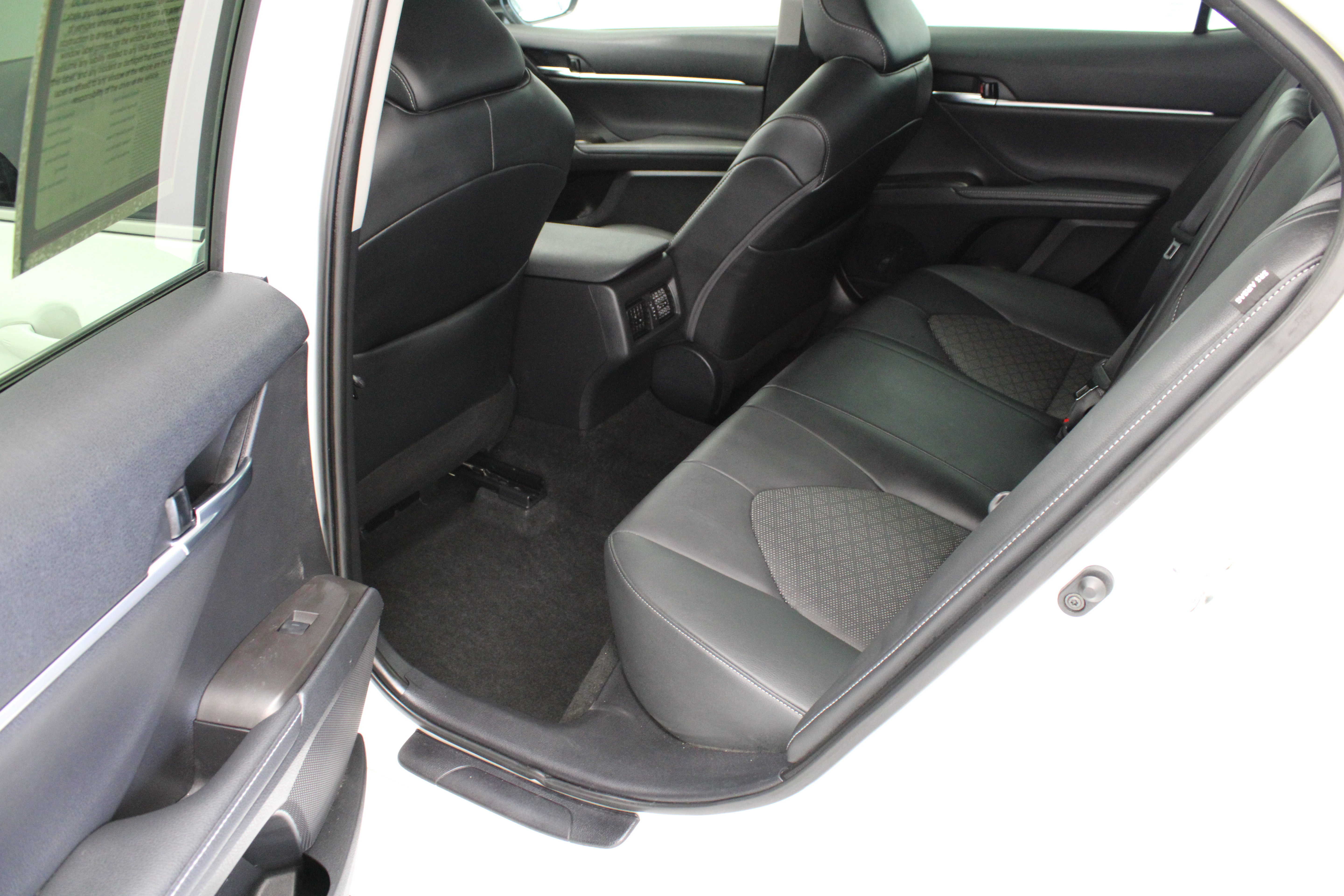 Used 2023 Toyota Camry XSE FWD image 28