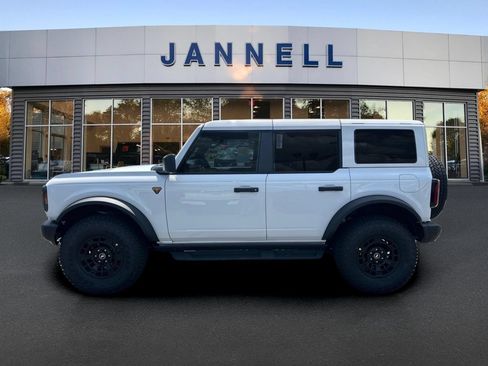 New 2026 Ford Bronco Badlands w/ Sasquatch Package AWD/4WD image 9