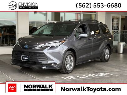 New 2025 Toyota Sienna XLE
