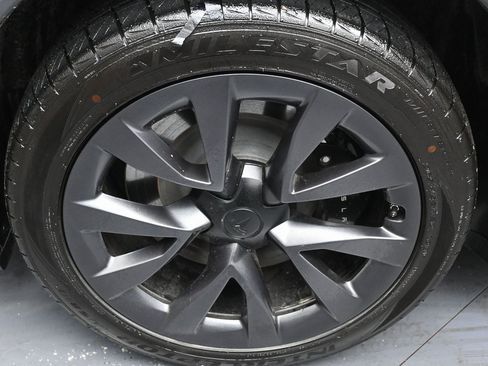 Used 2024 Tesla Model X image 38