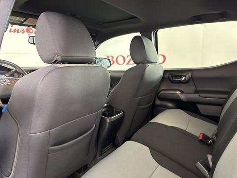 Used 2017 Toyota Tacoma TRD Off-Road image 14