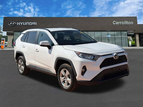 Used 2021 Toyota RAV4 XLE AWD/4WD image 3