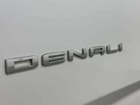 Used 2021 GMC Yukon XL Denali w/ Denali Premium Package RWD image 30