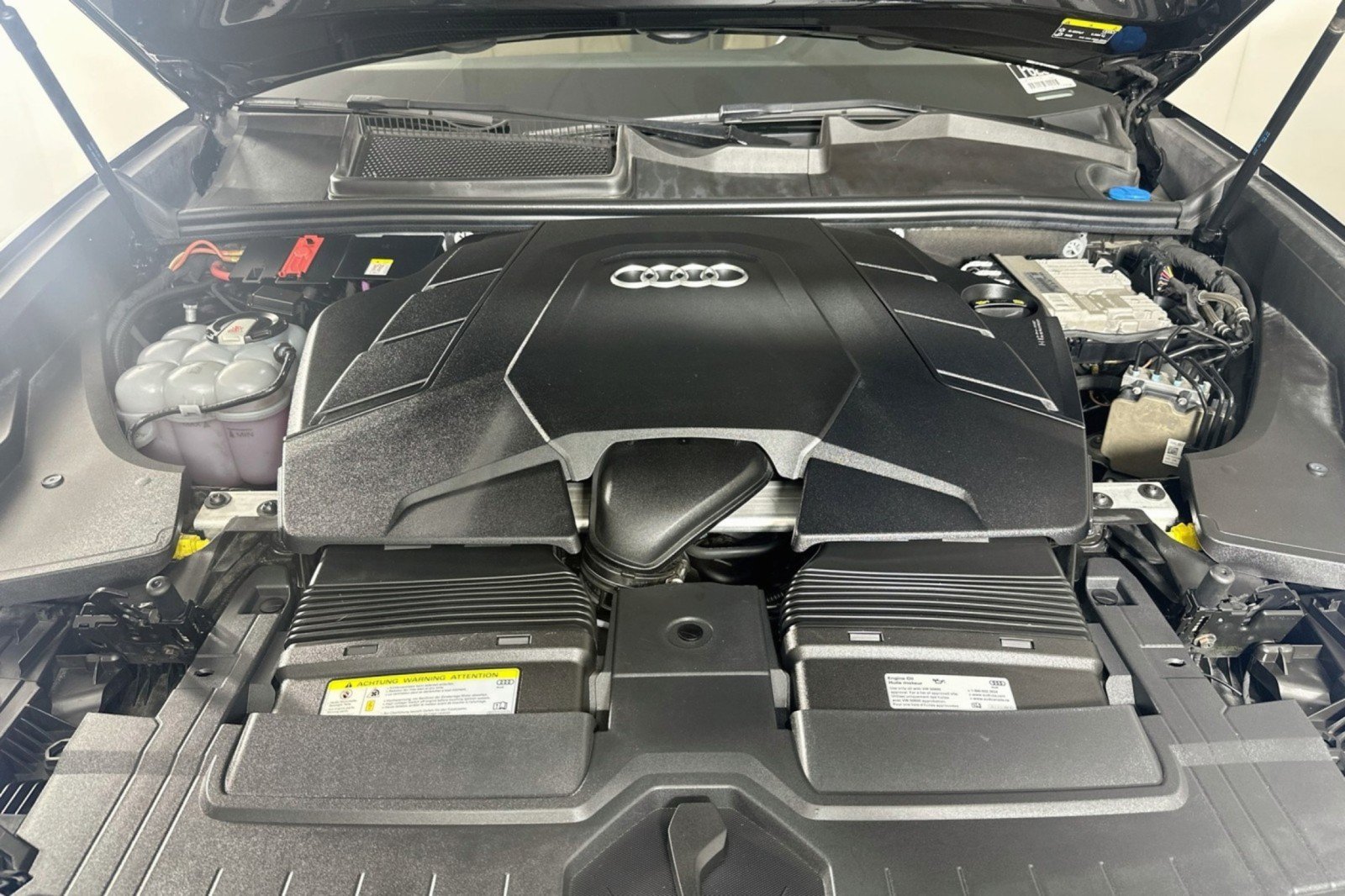 Used 2019 Audi Q8 Premium Plus w/ Premium Plus AWD/4WD image 12