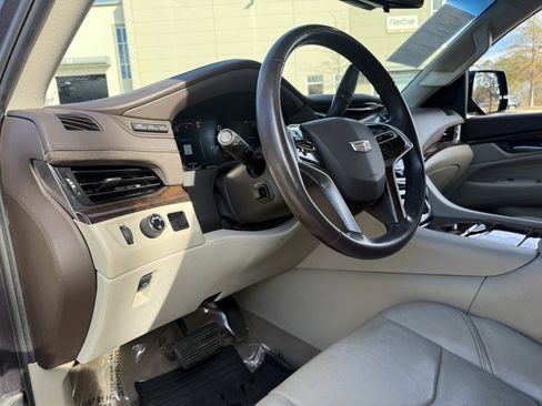 Used 2017 Cadillac Escalade Premium Luxury image 21