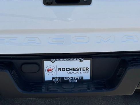 Used 2022 Toyota Tacoma SR image 36