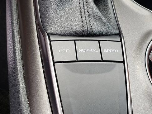 Used 2023 Toyota Camry SE w/ Audio Upgrade Package FWD image 18