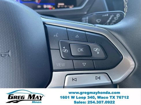 Used 2024 Volkswagen Tiguan SE w/ Panoramic Sunroof Package FWD image 17