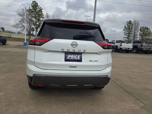 Used 2024 Nissan Rogue SL image 7