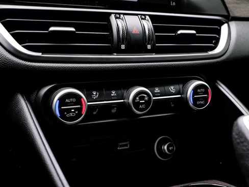 Used 2022 Alfa Romeo Giulia Ti AWD/4WD image 26