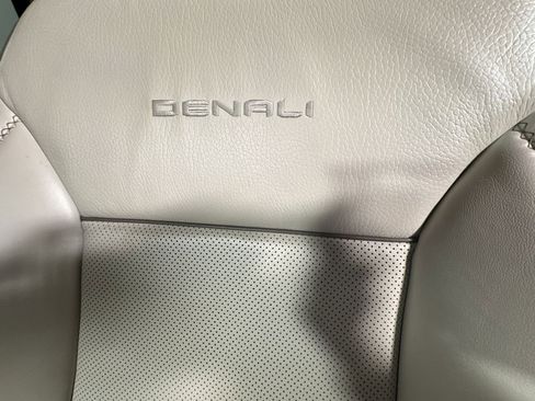 Used 2022 GMC Yukon Denali image 20