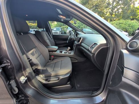 Used 2021 Jeep Grand Cherokee Laredo image 17