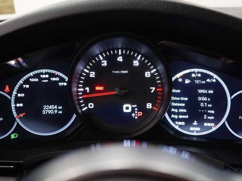 Certified 2023 Porsche Cayenne Platinum Edition image 26