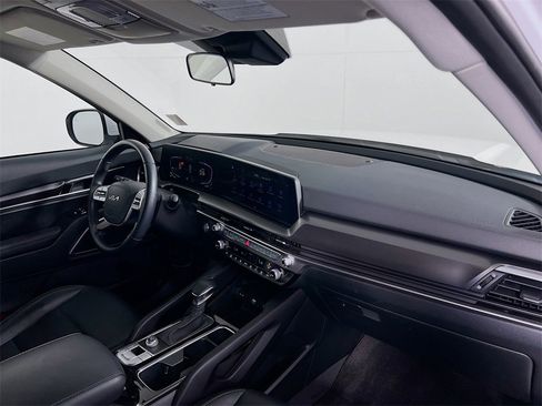Certified 2025 Kia Telluride LX image 30