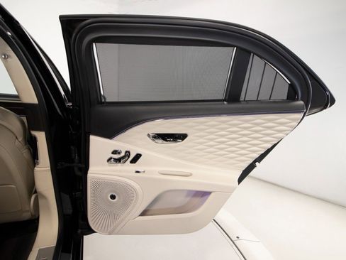 Used 2023 Bentley Flying Spur Azure image 59