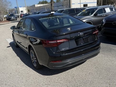 Certified 2022 Volkswagen Jetta SE image 9