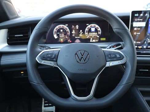 New 2026 Volkswagen Tiguan SE R-Line image 14