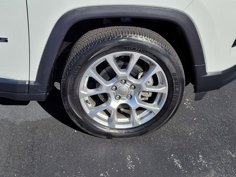 Used 2022 Jeep Compass Latitude AWD/4WD image 10
