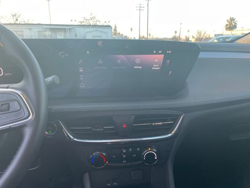 Used 2025 Buick Encore GX Preferred image 18