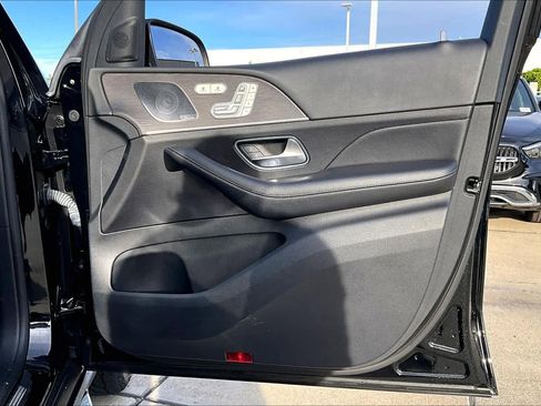 Used 2021 Mercedes-Benz GLS 450 4MATIC image 22