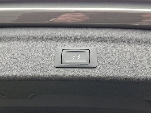 Used 2025 Audi Q3 2.0T Premium image 32