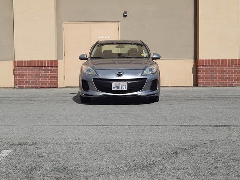 Used 2013 MAZDA MAZDA3 i Sport image 8