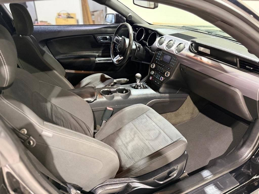 Used 2017 Ford Mustang GT RWD image 12