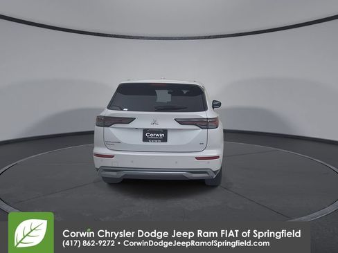 Used 2025 Mitsubishi Outlander SE FWD image 13