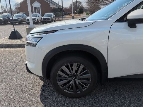 Used 2024 Nissan Pathfinder SL w/ SL Premium Package image 21