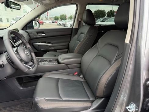 Used 2025 Nissan Pathfinder SL w/ Cargo Package FWD image 30
