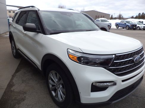 Used 2023 Ford Explorer XLT w/ Equipment Group 202A image 9