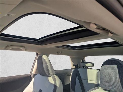 Certified 2025 MINI Cooper 2-Door Hardtop image 14