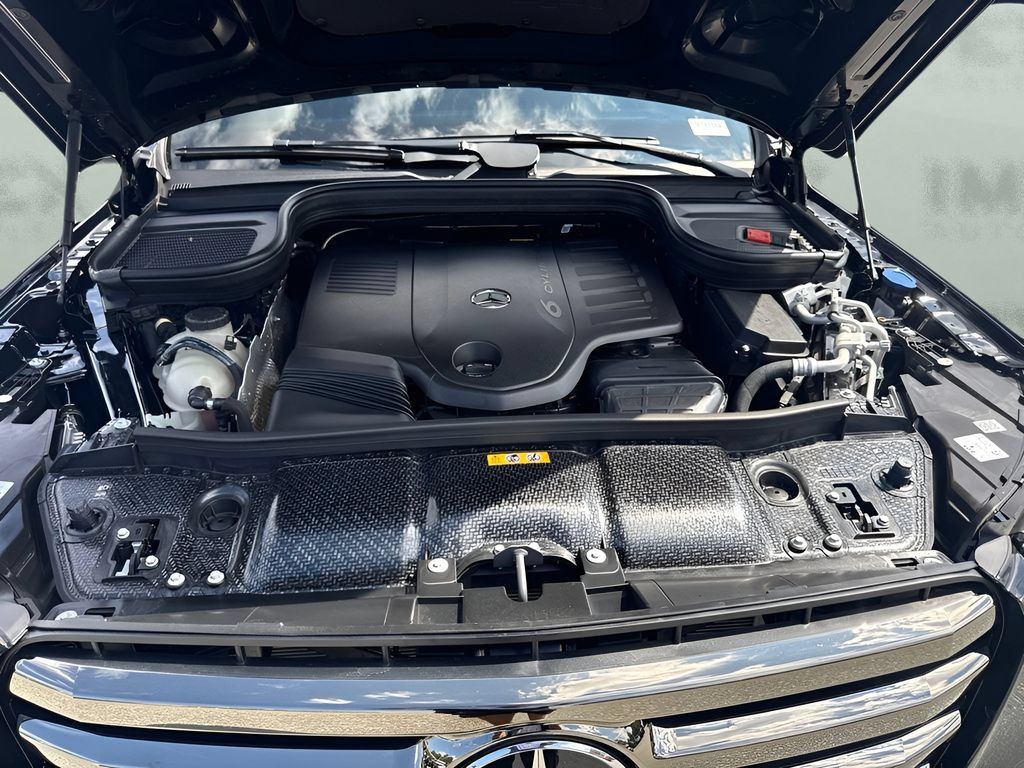 Used 2025 Mercedes-Benz GLS 450 4MATIC image 29